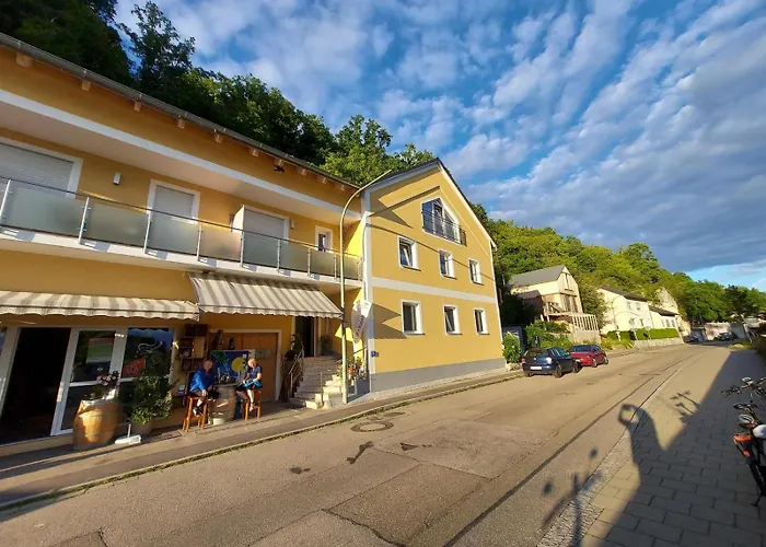 Haustierfreundliches Hotel: Ferienwohnung und Zimmer zum Donaublick