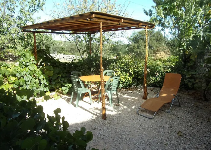 Gîte le MAGNAN, 50 m2, charme, nature, terrasse, piscine chauffée, sud Ardèche