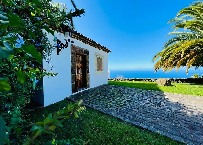 Dos villas y una amplia piscina!