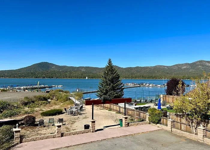 Apartment: Lakefront Escape