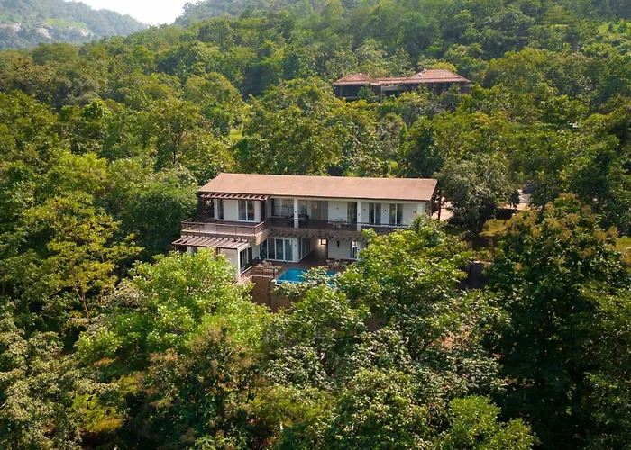 Eden Glade - Khopoli - Mountain-View Villa With Private Pool, Spacious Decks & Indoor Activities