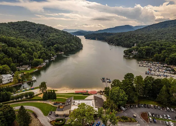Hike, Golf & Swim! Rumbling Bald Resort Mtn Home