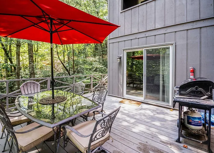Hike, Golf & Swim! Rumbling Bald Resort Mtn Home
