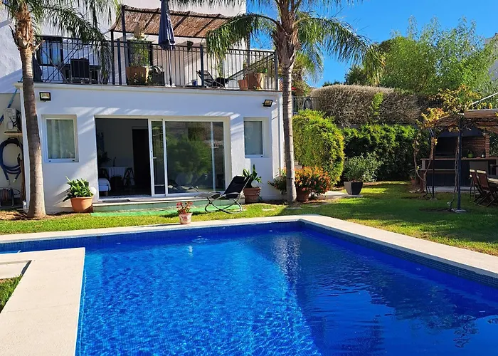 Pool-Side Chic Studio In Beautiful Countryside