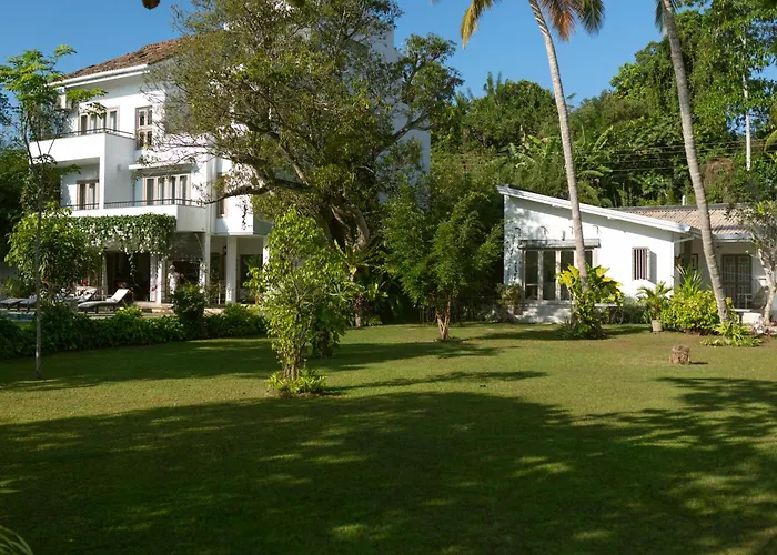 Arahtis Lake Villa