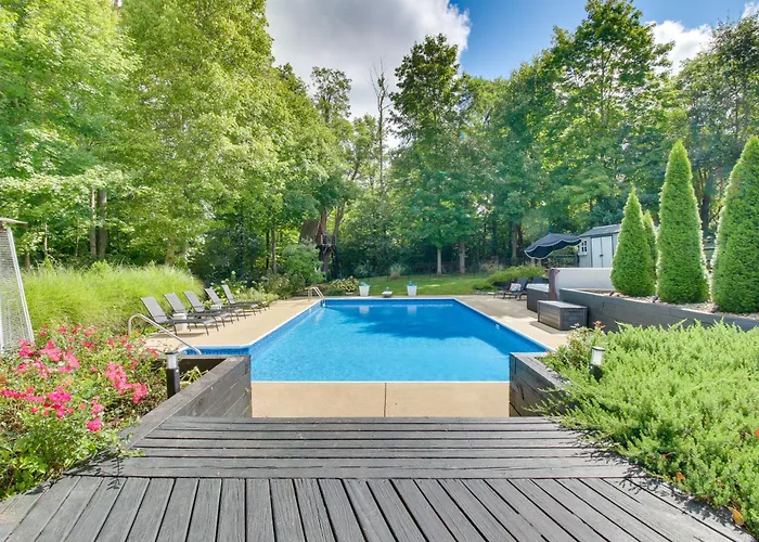 Luxury Maineville Villa W/ Private Pool & Deck