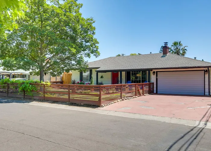 Family Home W/ Pool ~ 7 Mi To Downtown Sacramento!