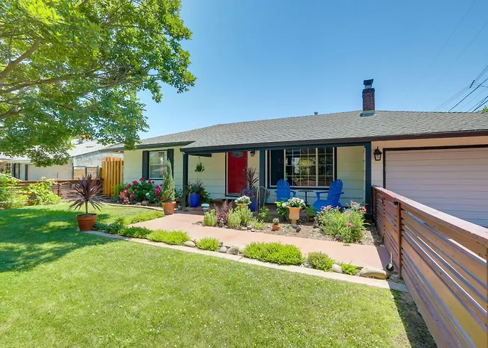Family Home W/ Pool ~ 7 Mi To Downtown Sacramento!