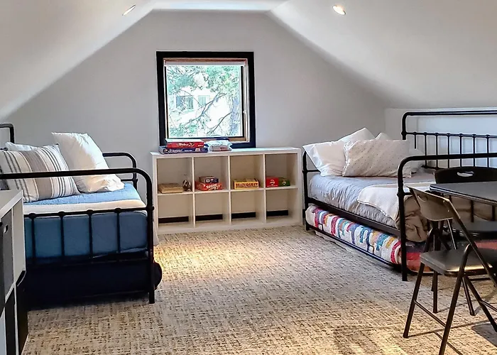Ponderosa Court, Unit 2A
