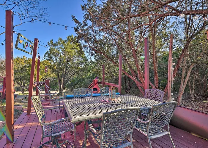 Steps To Lake! Charming Cabin: Pool Access & Decks