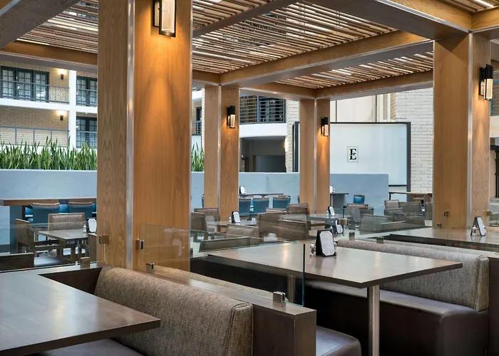 Self catering: Embassy Suites By Hilton Austin Central