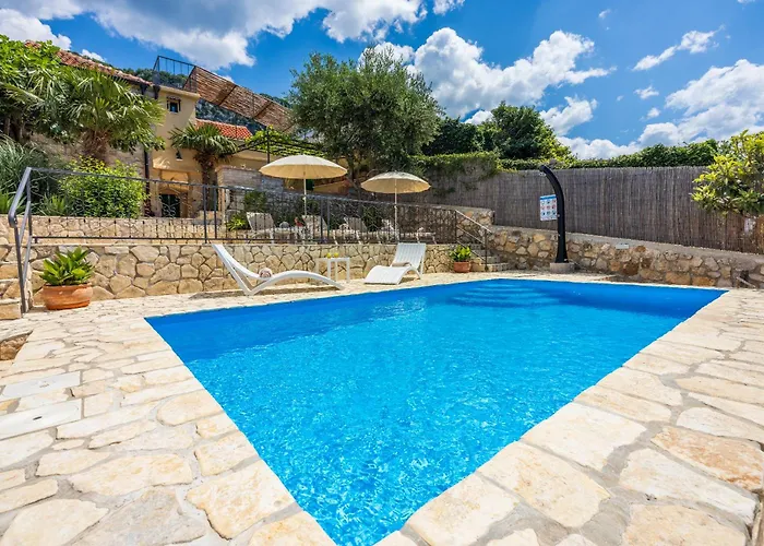 Villa Cocoon - Vacation Home With Heated Pool & Garden