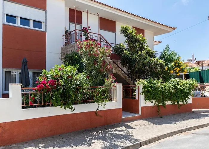 Porta Nova Guesthouse By R-Tex