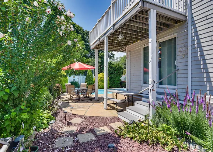 3 Mi To Dtwn & Beach! Bristol Home W/ Patio