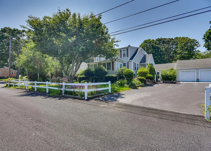 3 Mi To Dtwn & Beach! Bristol Home W/ Patio