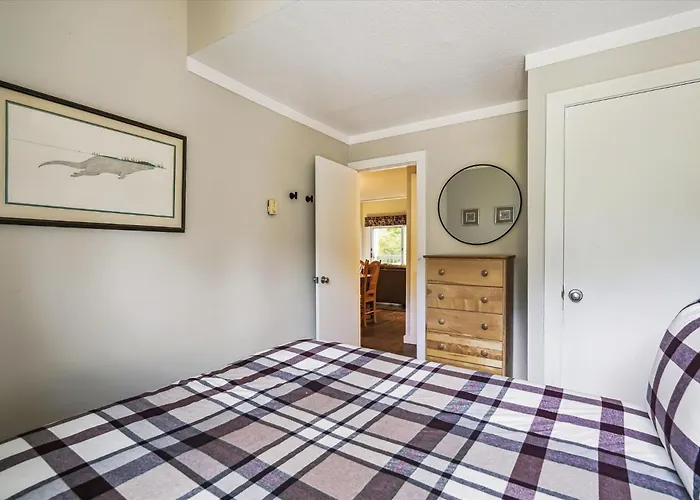 Perfect Four Bedroom Condo With Shuttle To The Mountain, Ski Back Whiffletree D8