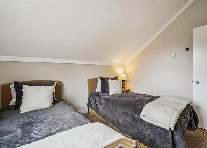 Perfect Four Bedroom Condo With Shuttle To The Mountain, Ski Back Whiffletree D8