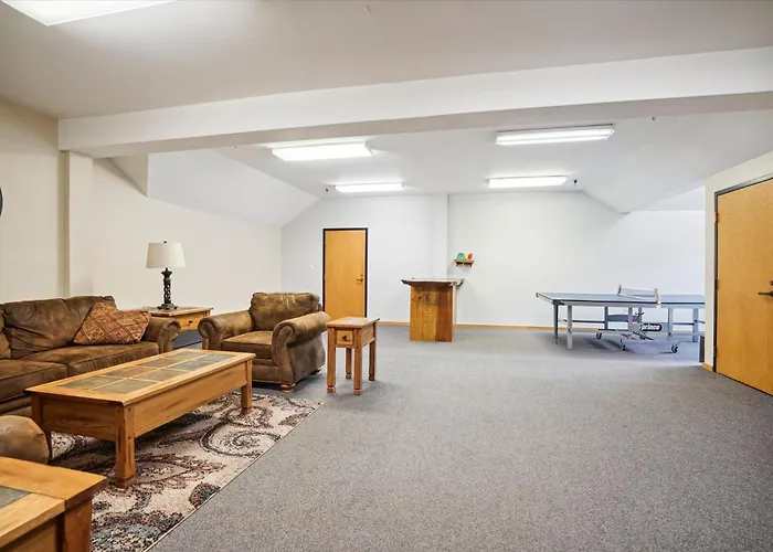 Amazing View, Location, Ski Back Trails, Sports Center, Pool Highridge B4 Highridge