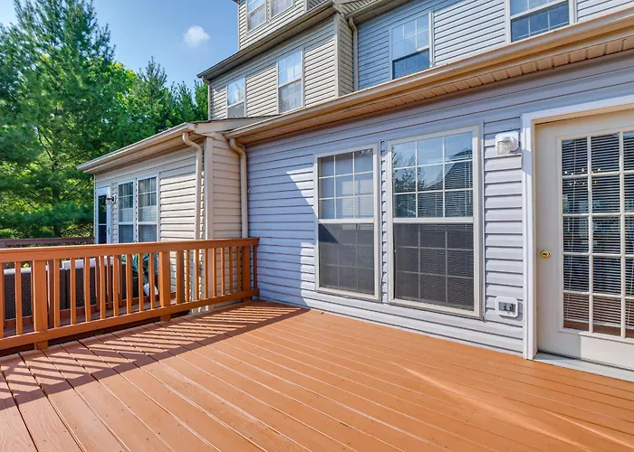 Owings Mills Townhouse: 8 Mi To Liberty Reservoir!