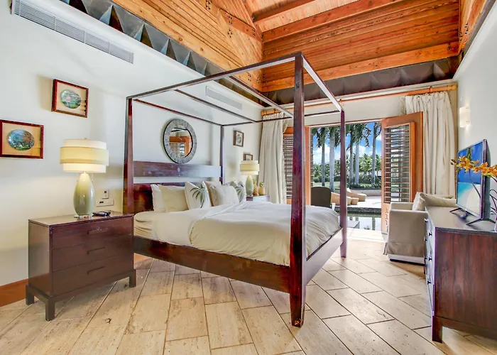 Luxurious 8-Br Villa With Ocean View, Jacuzzi, Home Cinema And Resort Access In Casa De Campo