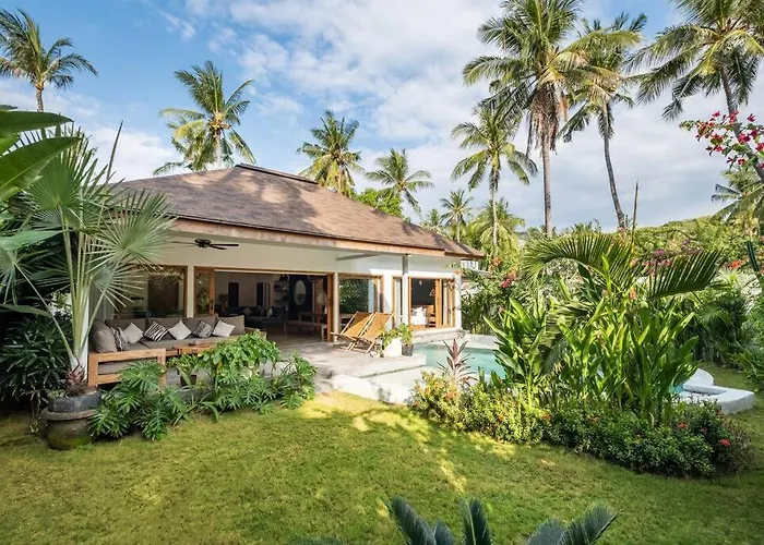 Designer NEW 3BDR - Lush Garden+Pool