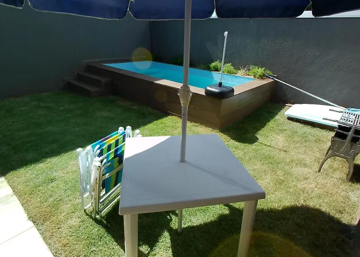 Casa aconchegante com piscina e bem localizada