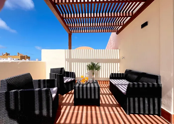 Holidays home Olympia House Lovely, Close To Town And Beaches With Private Pool & Fast Wifi