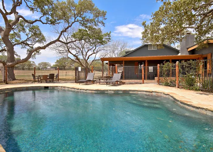 Tree House Bungalow @ Bergheim Ranch