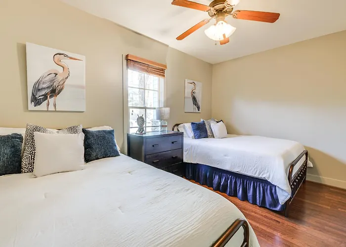 Balcony + Community Perks: Lake Martin Condo!