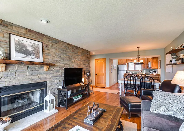 Galena Townhome W/ Deck & Golf Course View!
