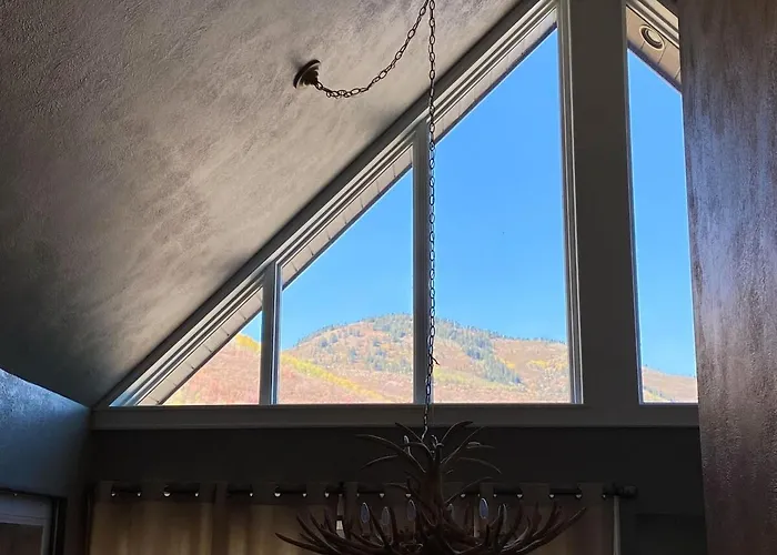 Breathtaking Mountain Views- Ski-In Out 2Br Condo
