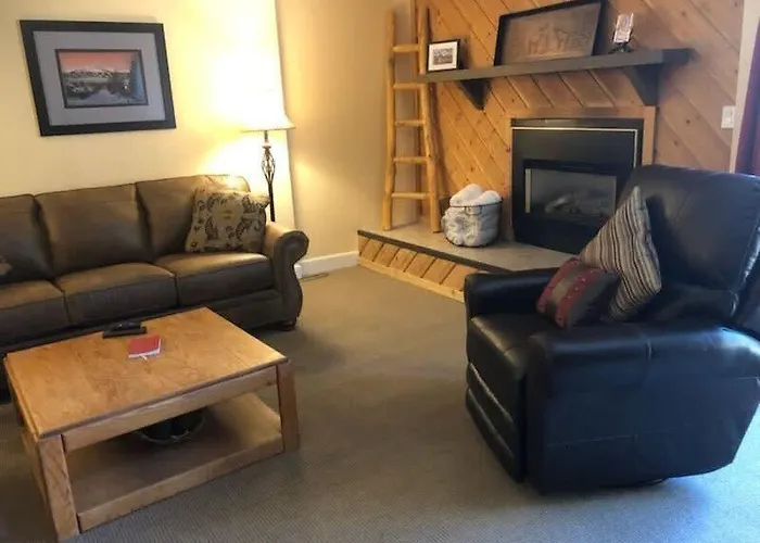 Downtown Chalet Close To Main St With Pool And Hot Tub