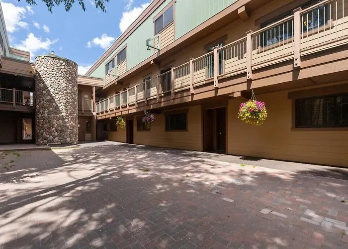 Downtown Chalet Close To Main St With Pool And Hot Tub