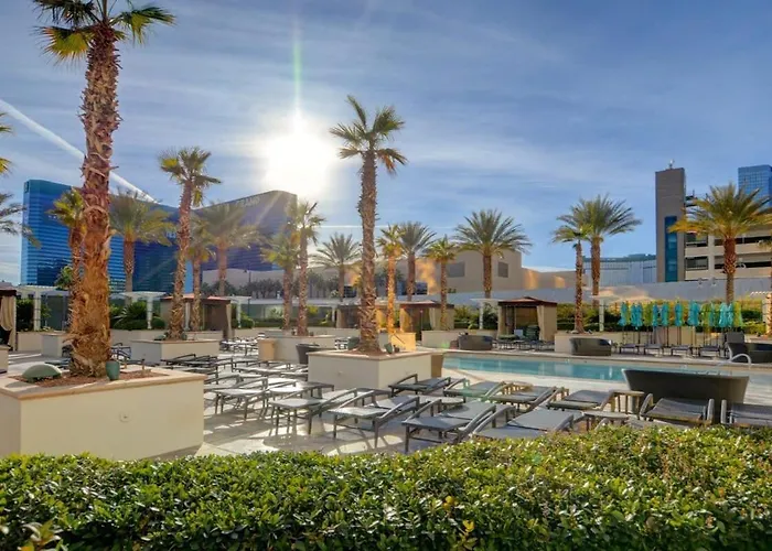 Mgm Signature-Strip View Jacuzzi Studio Work Desk