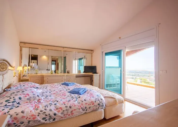 Villa Luxueuse, 2 Piscines, Spa Et Salle De Sport, 5 Chambres, 4 Salles De Bain