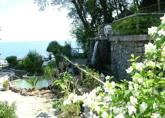 Giardino Delle Ninfe E La Fenice