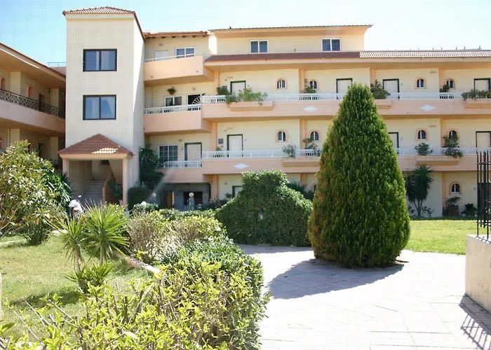 Lyristis Dinos Studios & Apartments