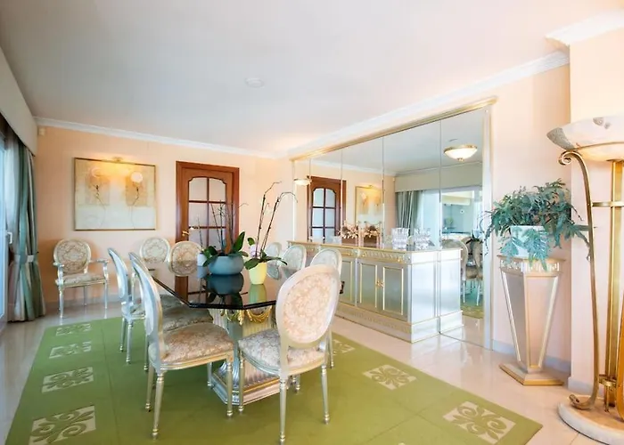 Villa Luxueuse, 2 Piscines, Spa Et Salle De Sport, 5 Chambres, 4 Salles De Bain
