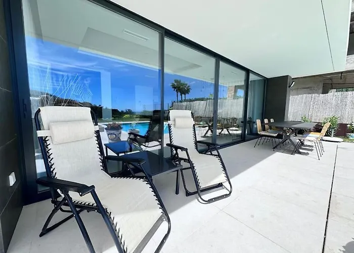 Luxueuze Villa Met Verwarmd Zwembad En Zeezicht