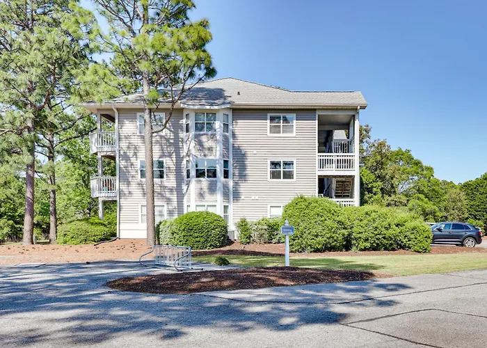 Coastal Condo W/ Screened Deck + Community Pool