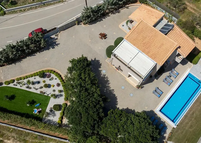 Four Seasons Private Villa - Seaview - Big Heated Pool - Gym - Sport Activities
