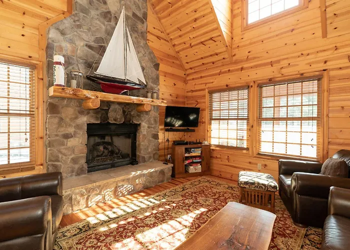 Our Get Aweigh - Cabin Retreat - Private Hot Tub - Community Pool - Goshorn Lake Access