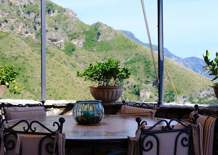 De Vivo Realty - Villa Stone Positano