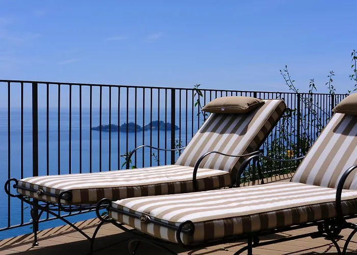 De Vivo Realty - Villa Stone Positano