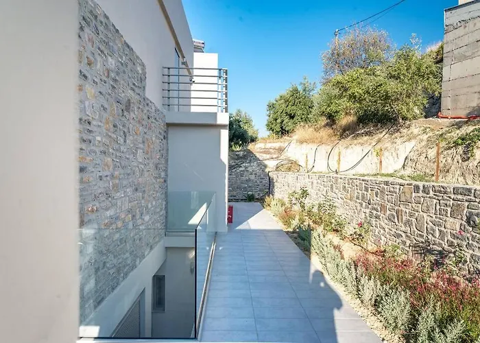 Modern Private Villa With Infinity Pool
