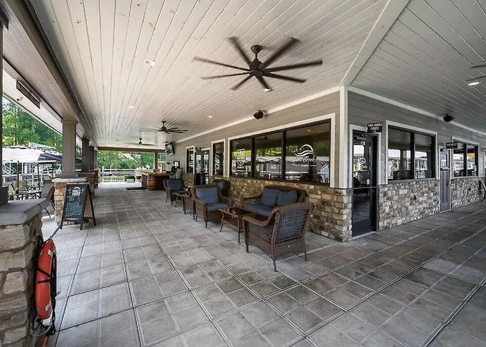 Lakeside Retreat Marina/Pool, Golf Cart, Game Room