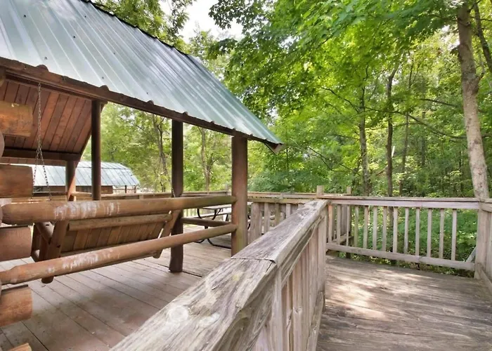 Rustic Cabin In Lake Monroe