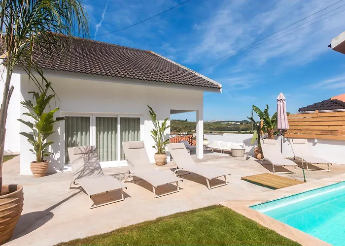 Retreat Villa, Full Amenities, Up To 40Ppl