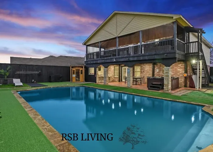Sophisticated 5Br 2,5Ba Holiday Villa - Pool Sauna Hot Tub