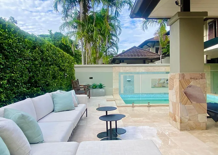 Aqua Beachfront Villa Port Douglas